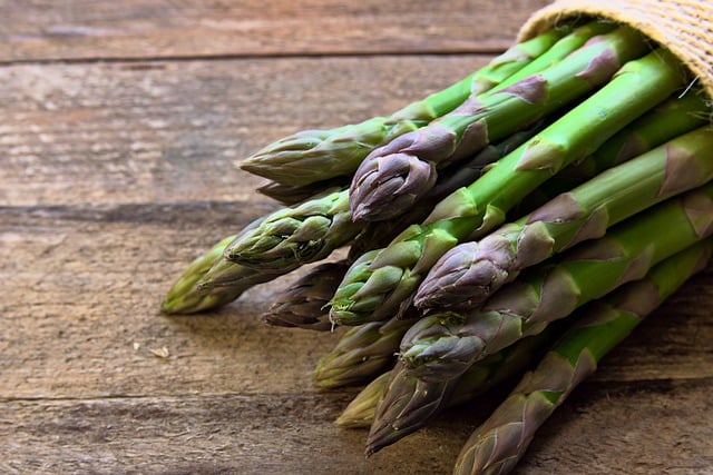 green asparagus 7984151 640