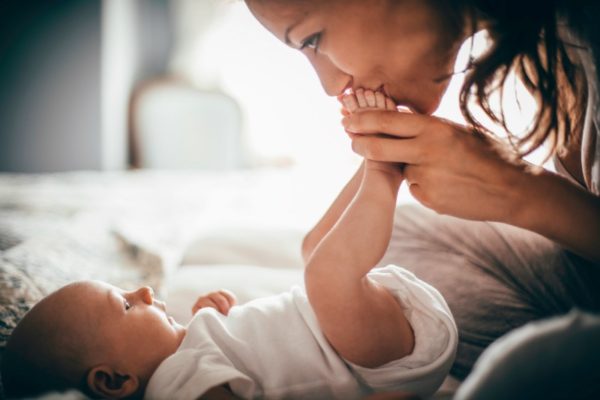 happy mum with baby 600x400 1